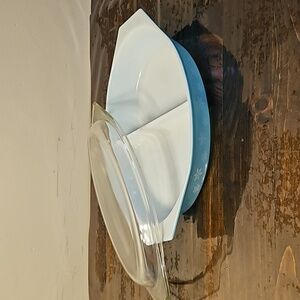 Pyrex Snowflake, Cinderella 1 1/2 quart divided dish with cover